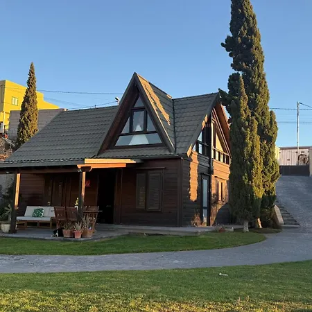 Acogedora Casa De Madera Con Piscina 別荘