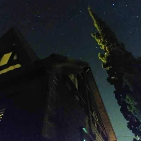 Acogedora Casa De Madera Con Piscina Сasa de vacaciones *