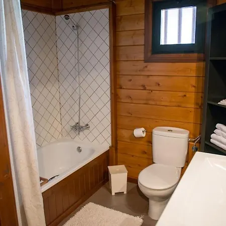 Сasa de vacaciones Acogedora Casa De Madera Con Piscina *