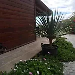 Acogedora Casa De Madera Con Piscina بيت للعطل *