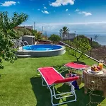 بيت للعطل Acogedora Casa De Madera Con Piscina غيمار