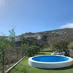 بيت للعطل Acogedora Casa De Madera Con Piscina غيمار