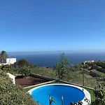 بيت للعطل Acogedora Casa De Madera Con Piscina *