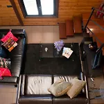 Acogedora Casa De Madera Con Piscina غيمار
