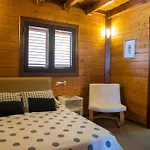 بيت للعطل Acogedora Casa De Madera Con Piscina غيمار