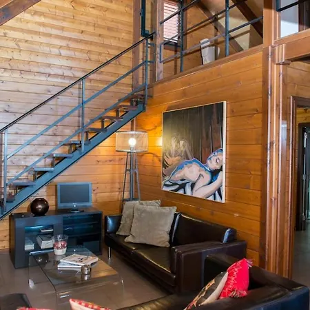Ferienhaus Acogedora Casa De Madera Con Piscina