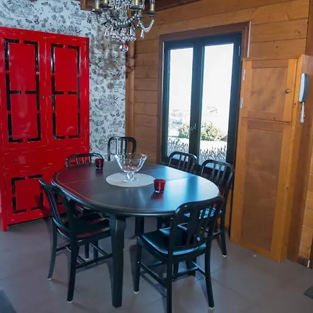 Acogedora Casa De Madera Con Piscina Ferienhaus *
