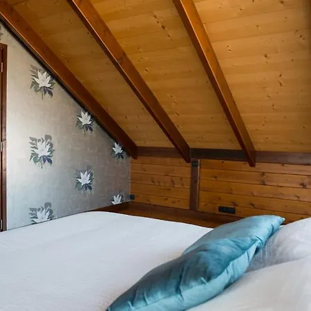 Acogedora Casa De Madera Con Piscina Ferienhaus